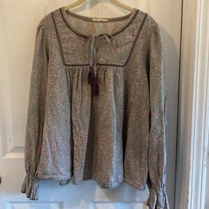 Easel women’s Large dainty floral print top